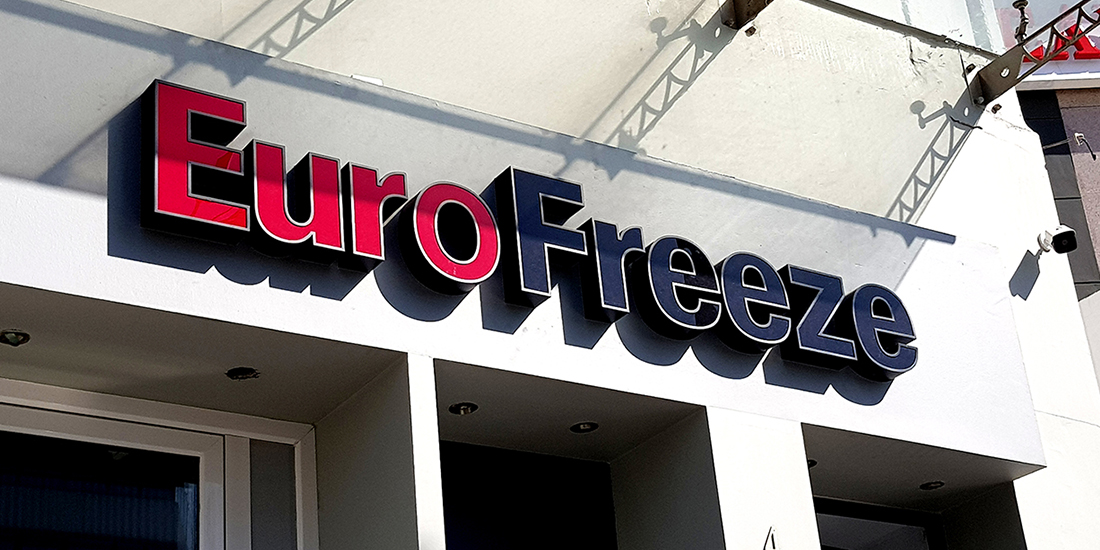 Επιγραφή / Ταμπέλα φωτεινά κουτιαστά γράμματα για την εταιρεία 'Eurofreeze'